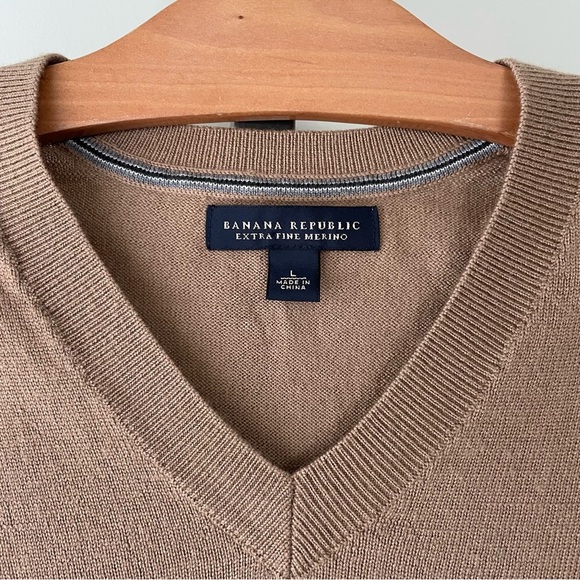NEW Banana Republic 100% Extra Fine Merino Wool Vneck Pullover Knit Sweater Mens - Picture 8 of 8